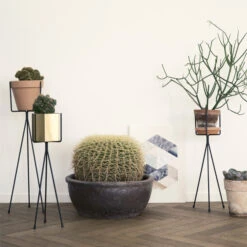 Ferm LIVING Plant Stand Kukkateline, Iso, Musta -Fatboy Emu Kauppa 330FermLiving iso
