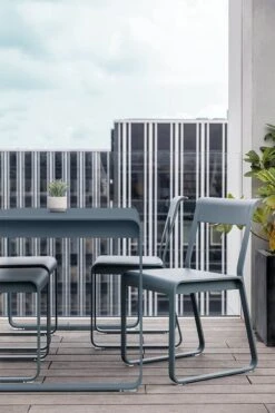 Fermob Bellevie Tuoli, Acapulco Blue -Fatboy Emu Kauppa BELLEVIE GRIS ORAGE PARIS VISUEL2022 ROMAIN RICARD 1 1