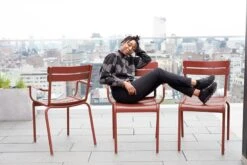 Fermob Luxembourg Käsinojallinen Tuoli, Red Ochre -Fatboy Emu Kauppa Chaise bridge Luxembourg mobilier Fermob 2