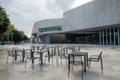 Emu Rio Tuoli Käsinojilla, Musta -Fatboy Emu Kauppa EMU CtContract2020 Pag14 15 RioR50