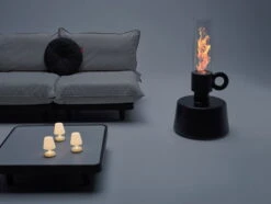 Fatboy Paletti Pöytä, Antrasiitti -Fatboy Emu Kauppa FATBOY Flamtastique anthracitePaletti Moodpicture 03 Night 01 04683