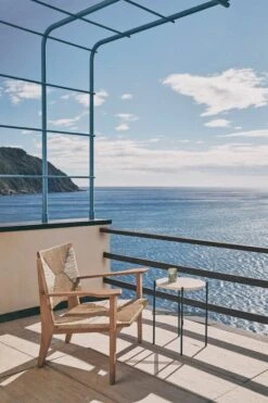 GUBI TS Outdoor Sivupöytä, 40 Cm, Musta - Valkoinen Travertiini -Fatboy Emu Kauppa GUBI Gubi Goes Al Fresco TS F Chair