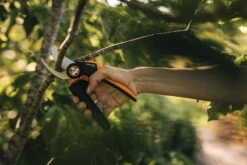 Fiskars X-Series Oksasakset L, P961 -Fatboy Emu Kauppa Gardening Action X Series Pruner Bypass P961 1057175 02