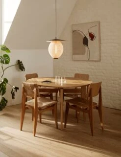 GUBI C-Chair Outdoor Tuoli, Luonnonvärinen - Tiikki -Fatboy Emu Kauppa GrashoppaTableLamp MategotTrolley C ChairDiningChair B Table SatellitePendant On 02