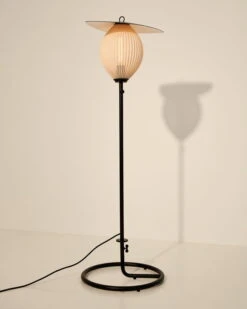 GUBI Satellite Outdoor Lattiavalaisin, Musta - Cream White -Fatboy Emu Kauppa Gubi SATELITE LAMP 6