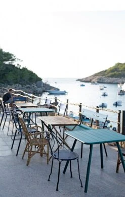 Fermob Luxembourg Käsinojallinen Tuoli, Liquorice -Fatboy Emu Kauppa LUXEMBOURG 1900 BLEU ACAPULCO IBIZA ALBUM2019 TOM WATSON