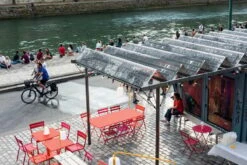 Fermob Bistro Pöytä, 97 X 57 Cm, Poppy -Fatboy Emu Kauppa LUXEMBOURG BISTRO ROSE PRALINE CAPUCINE COQUELICOT DECLARATION ALBUM2022 PHILIPPE LEVY