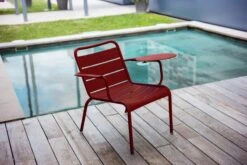 Fermob Luxembourg Matala Nojatuoli, Red Ochre -Fatboy Emu Kauppa LUXEMBOURG BLEU ACAPULCO BUREAUX ALBUM 2022 CYRIL ABAD 4