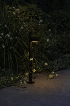 Marset Plaff-On B IP 65 Pylväsvalaisin, Musta -Fatboy Emu Kauppa MARSET HR PLAFF ON BOLLARD WITH AMBIANCE 2