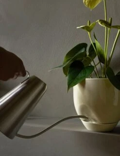 MENU Hydrous Kastelukannu, Teräs -Fatboy Emu Kauppa MENU Hydrous Planter Hydrous Watering Can