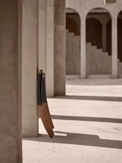 Carl Hansen & Søn MG501 Cuba Outdoor Tuoli, Tiikki - Charcoal 1402 -Fatboy Emu Kauppa MG501 teak oil anthracite folded