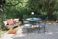 Fermob Opéra+ Tuoli, Chili -Fatboy Emu Kauppa OPERA GRIS ORAGE MOOON EVASION PUGET BOOKGSS2021 SEBASTIEN EROME 2