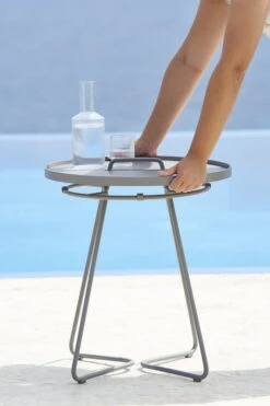 Cane-line On-the-move Pöytä, Pieni, Taupe 13 Cane-line On-the-move Pöytä, Pieni, Taupe -Fatboy Emu Kauppa On the move side table