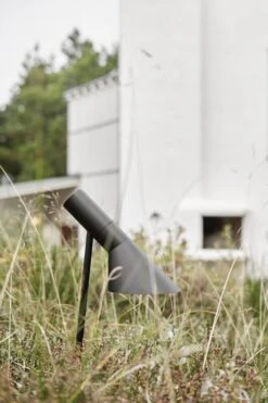 Louis Poulsen AJ Garden Pollarivalaisin, Lyhyt, 3000K, Ankkuri Ilman Liitäntää -Fatboy Emu Kauppa SS23 AJ Garden Small from top 10020role