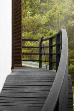 Louis Poulsen AJ Garden Pollarivalaisin, Pitkä, 3000K, Maapiikki Ilman Liitänt -Fatboy Emu Kauppa SS23 AJ Garden Tall single stair 10012role 3