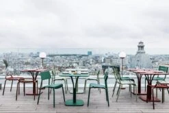 Fermob Luxembourg Tuoli, Cedar Green -Fatboy Emu Kauppa STUDIE VERT CEDRE LUXEMBOURG VERT CEDRE PARIS VISUEL2022 ROMAIN RICARD 2