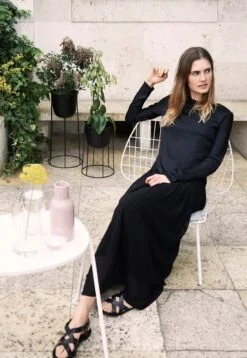 MENU Wire Jalusta, Iso, Musta -Fatboy Emu Kauppa WM String Chairs Location 04 1