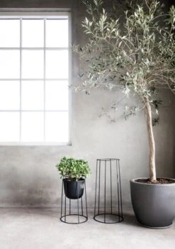 MENU Wire Jalusta, Iso, Musta -Fatboy Emu Kauppa Wire Pot Location 2015 07 1