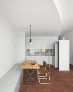 Santa & Cole Ramón Tuoli, Luonnonvärinen - Valkoinen -Fatboy Emu Kauppa vivienda montcada reixac 7 x2400